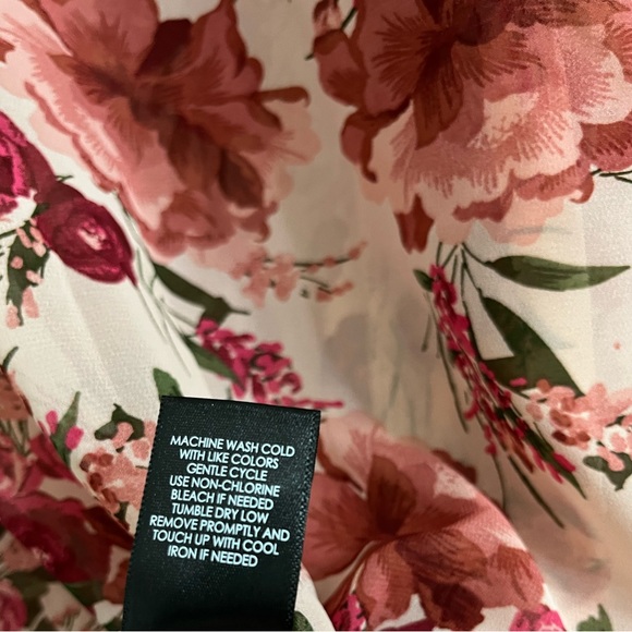 Torrid Size 2 Floral Blouse 🩷 NEW WITH TAGS - Picture 10 of 12